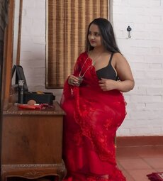 Zoya khan from sonagachi saree