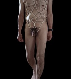 I tie my own body with a rope.