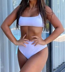 נועה קירל נתפסה עם מעריץ שלה ברגע אינטימי