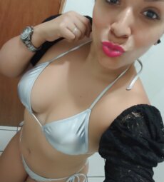 La milf tetona y cachonda