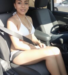 bikini en el carro