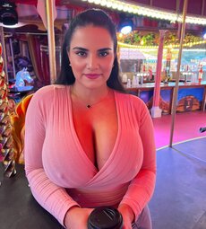 Amarjeet NRI Desi Indian bhabi show her Boobs
