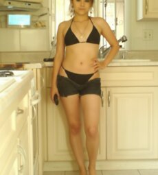 Cachonda en al cocina cuando no esta su mama