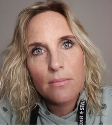 Sexy mom Aline is a pretty cum target