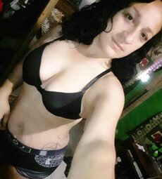 tetas en bra negro de la MILF