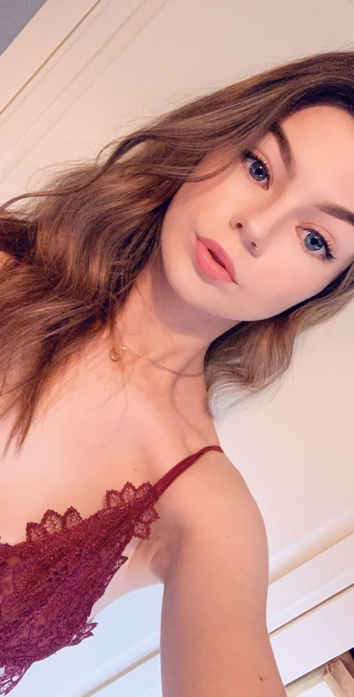 Sexy Brunette with cute tits