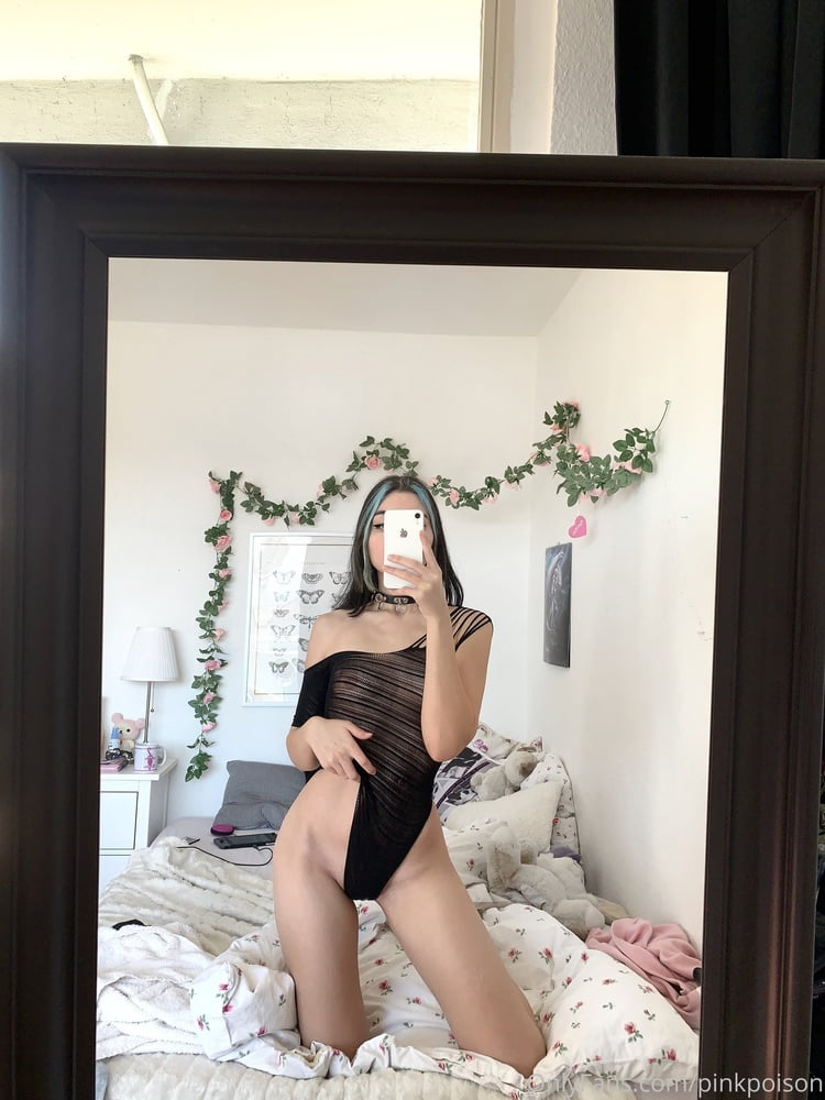 Sexy Goth Girl PinkPoison Onlyfans