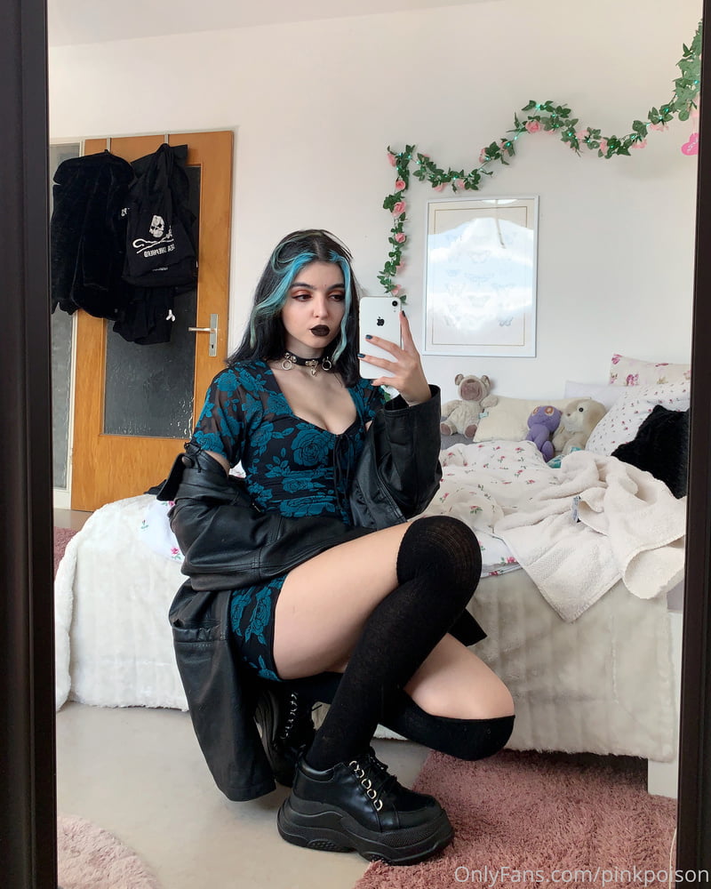 Sexy Goth Girl PinkPoison Onlyfans