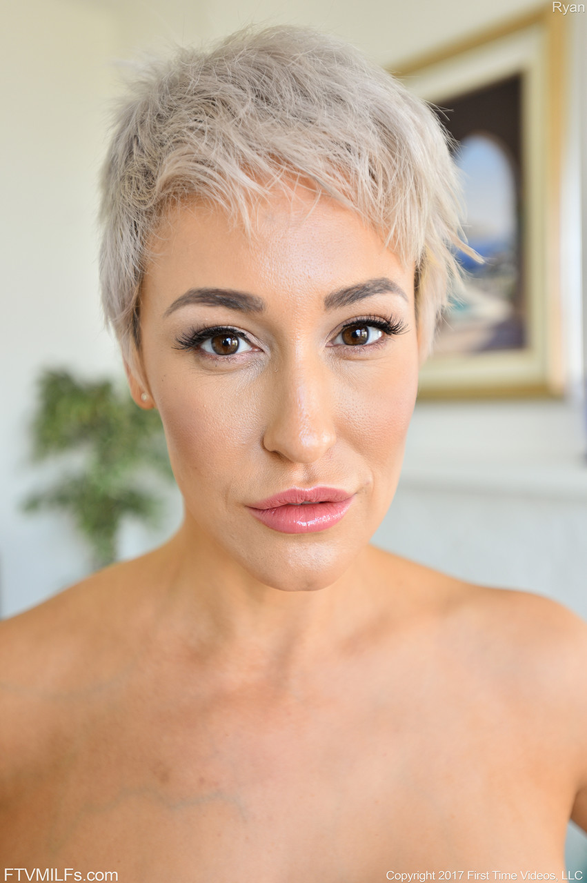 Stunning vixen with short hair Ryan shows her big tits & spectacular curves