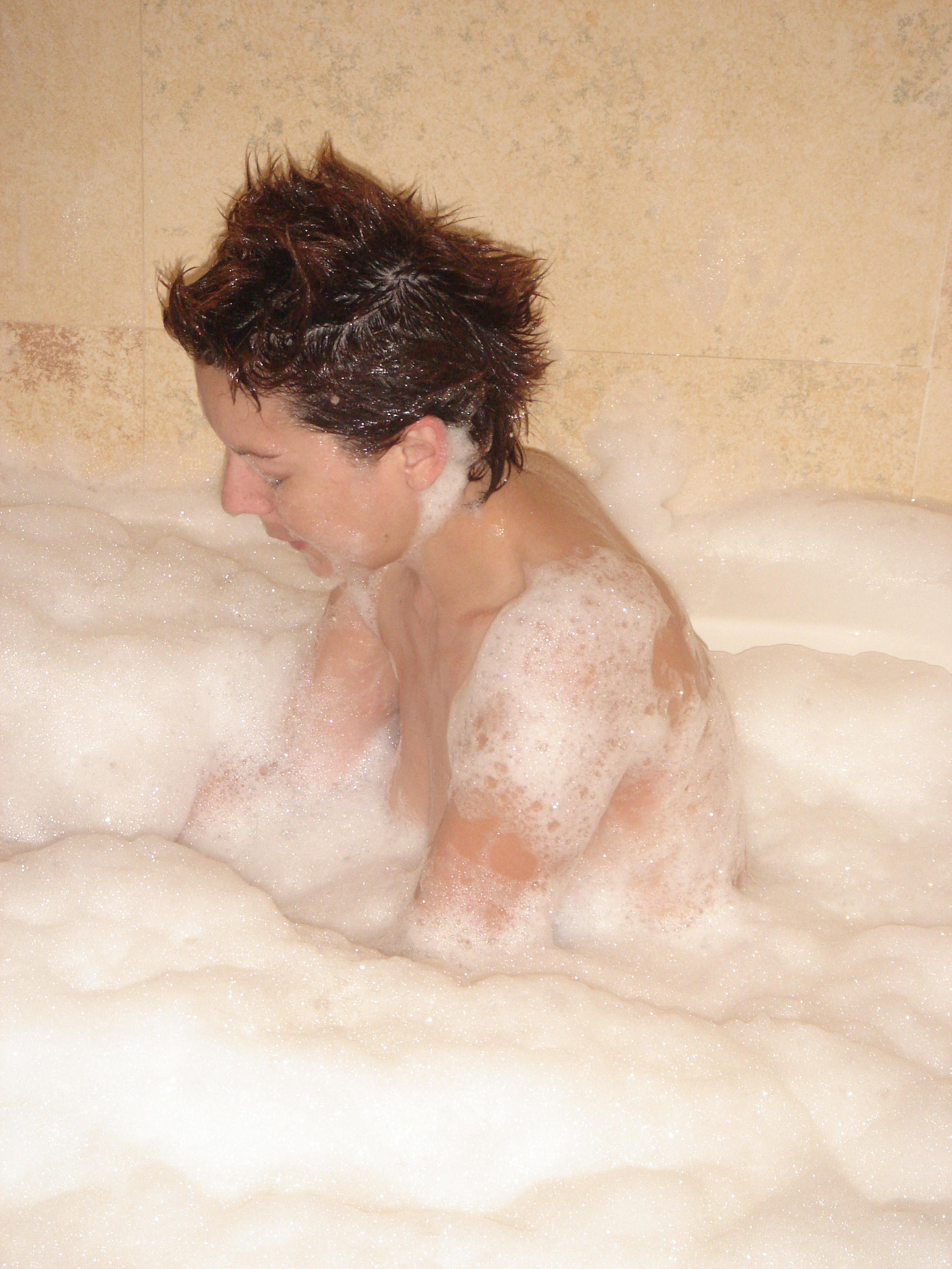 Sonia valcarcel divertiendose en el jacuzzi