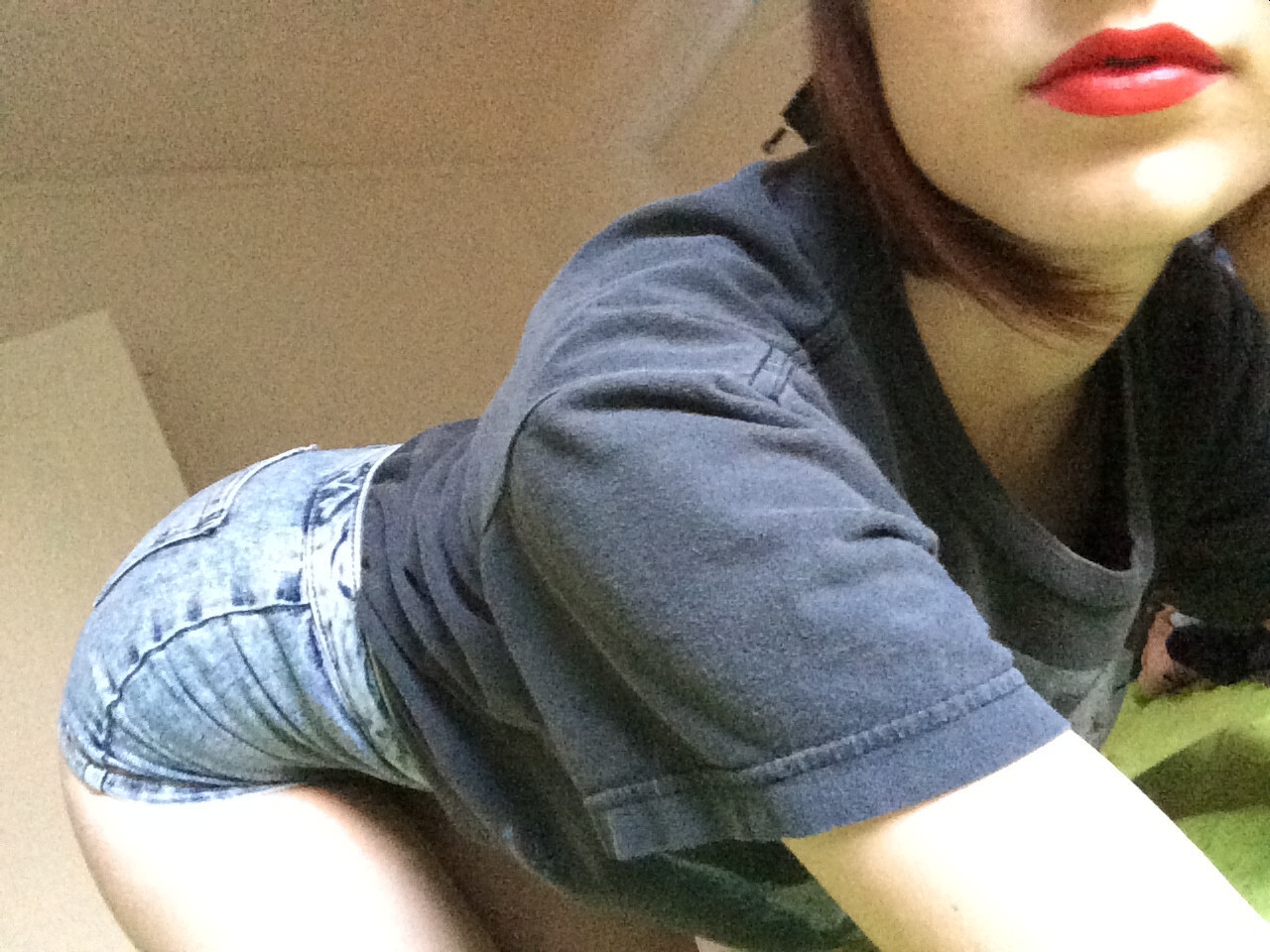 Nerdy girl Kiss My Asteroid