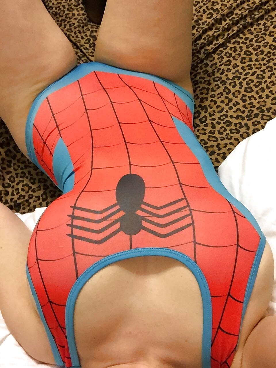 Nerdy girl Kiss My Asteroid