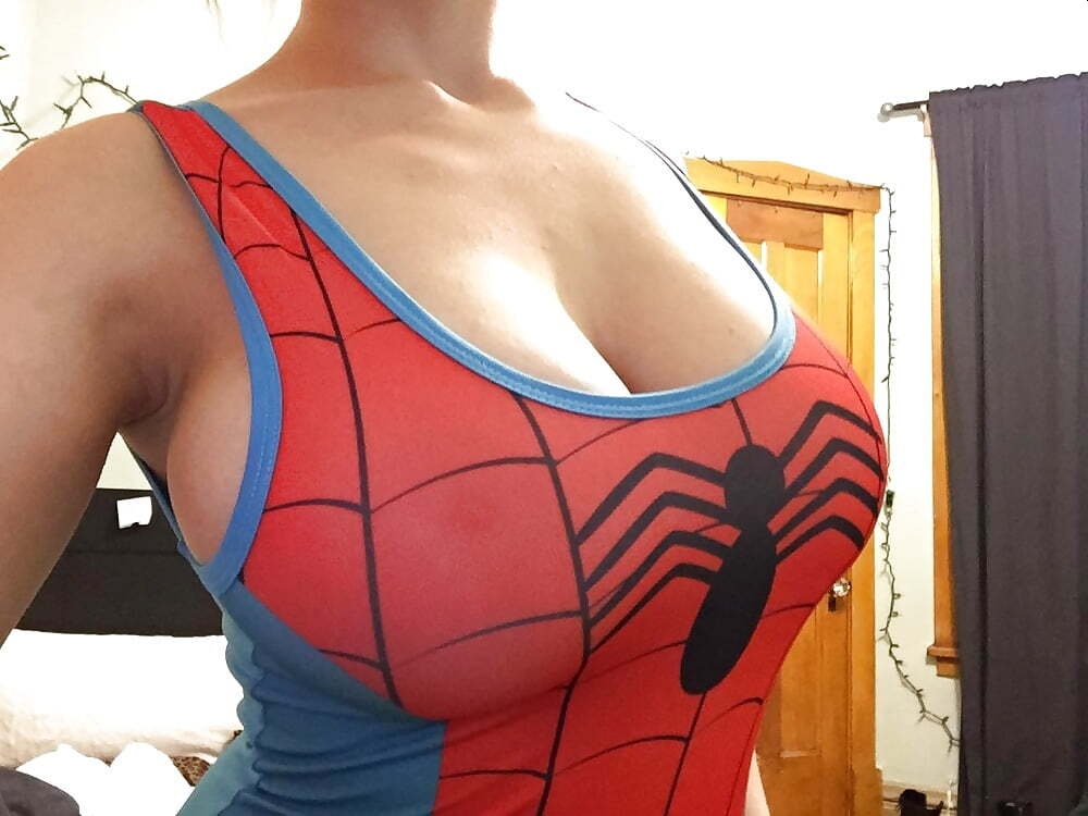 Nerdy girl Kiss My Asteroid