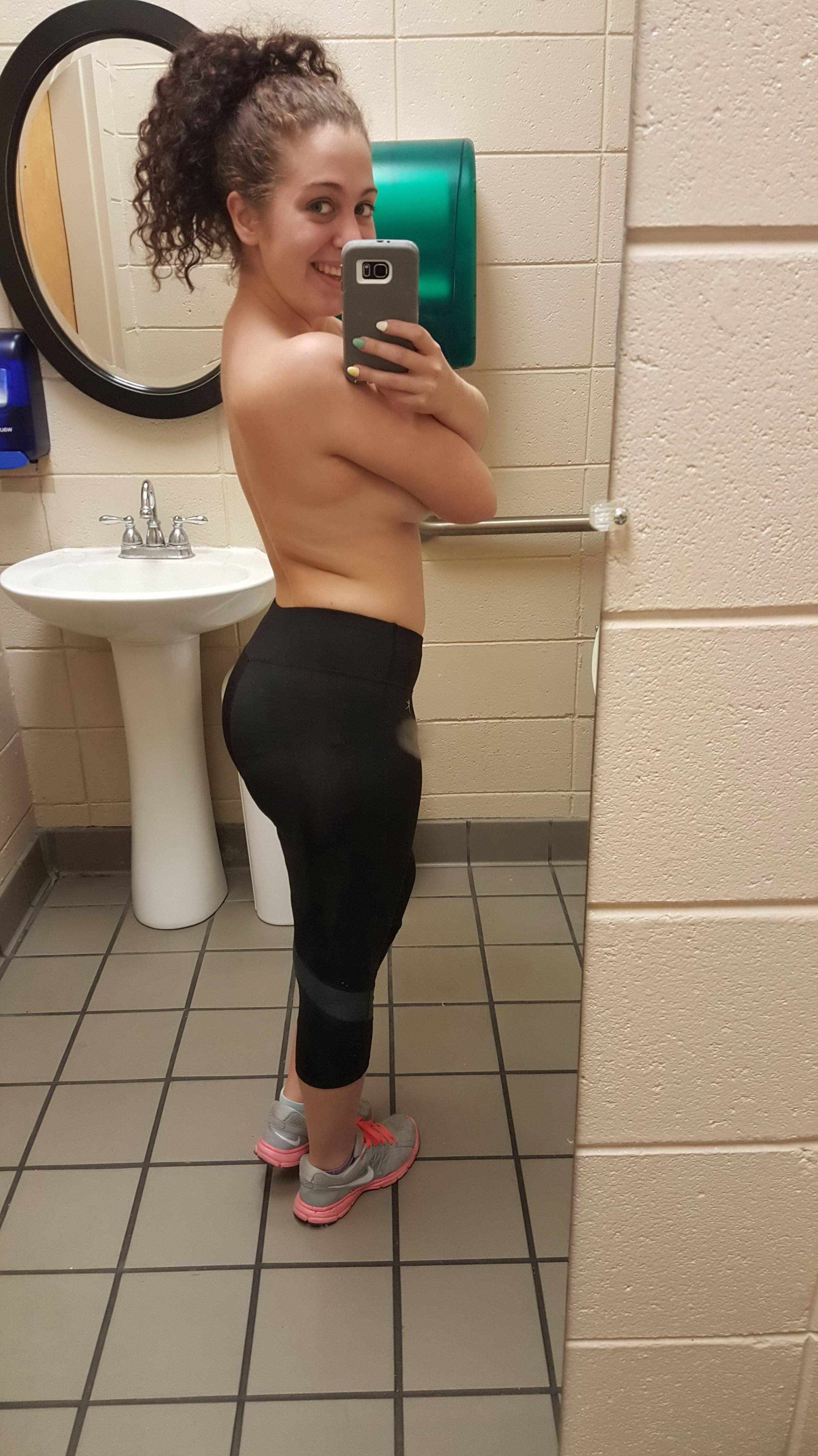 Working At The Gym Selfies