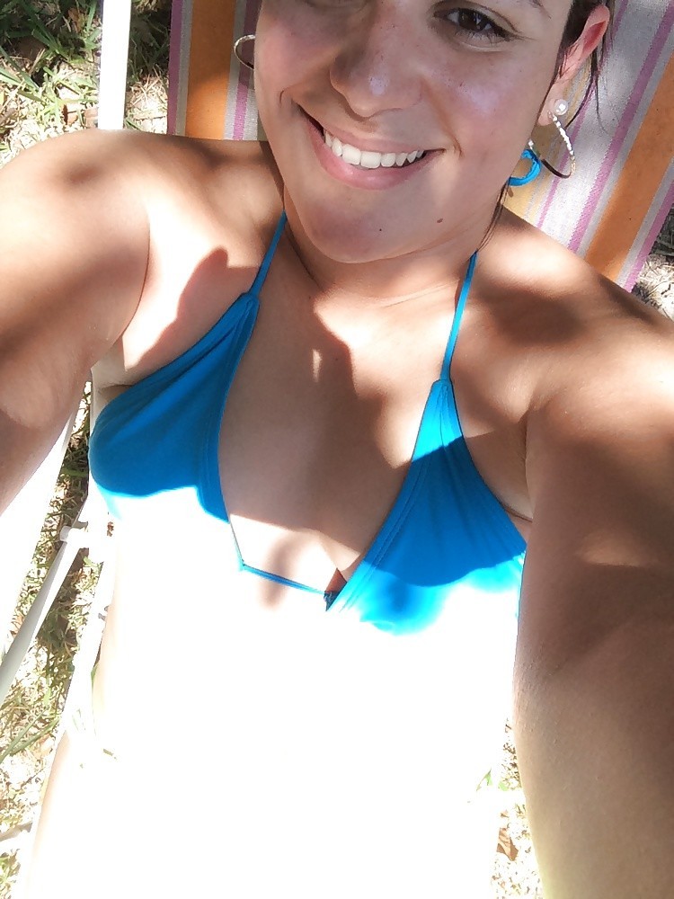 Latina Exhibitionist Naked in Public Flashing