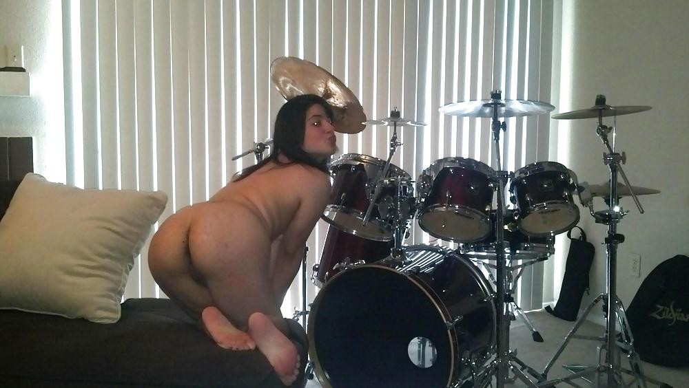 Latina Exhibitionist Naked in Public Flashing