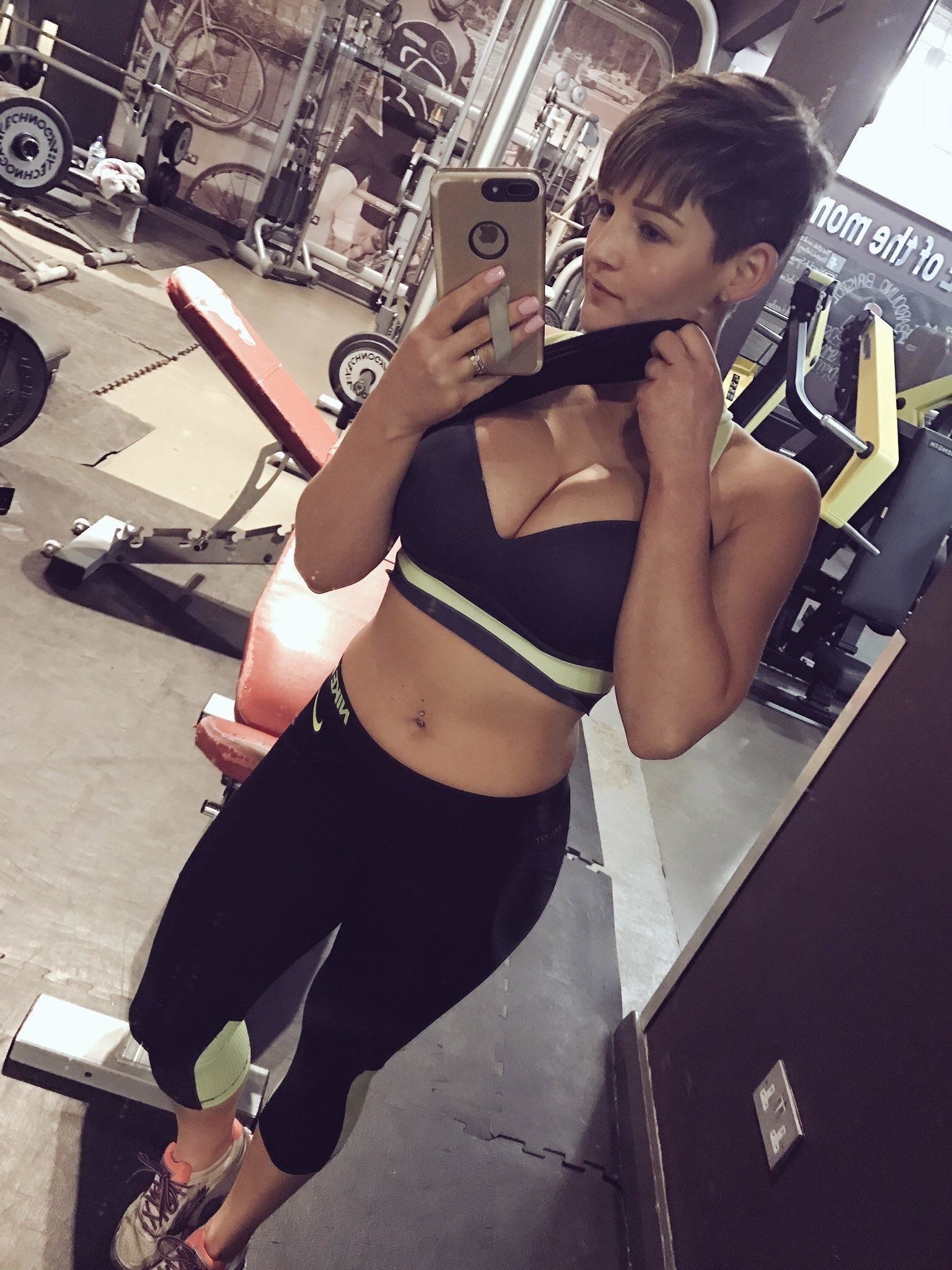 Short Hair Big Tits Selfies