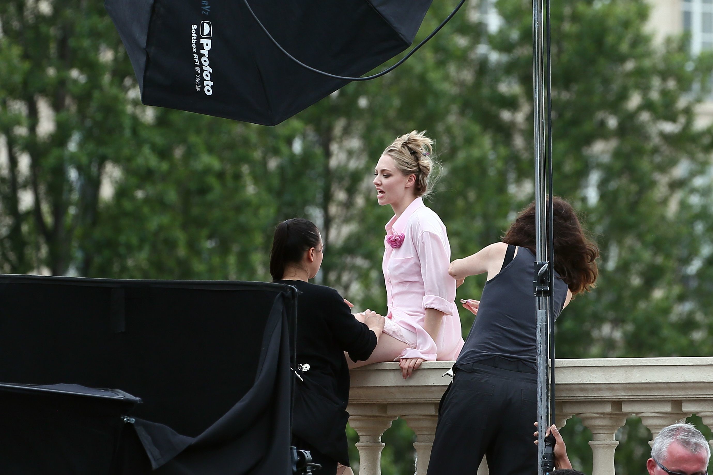 Amanda Seyfried Pussy Peek