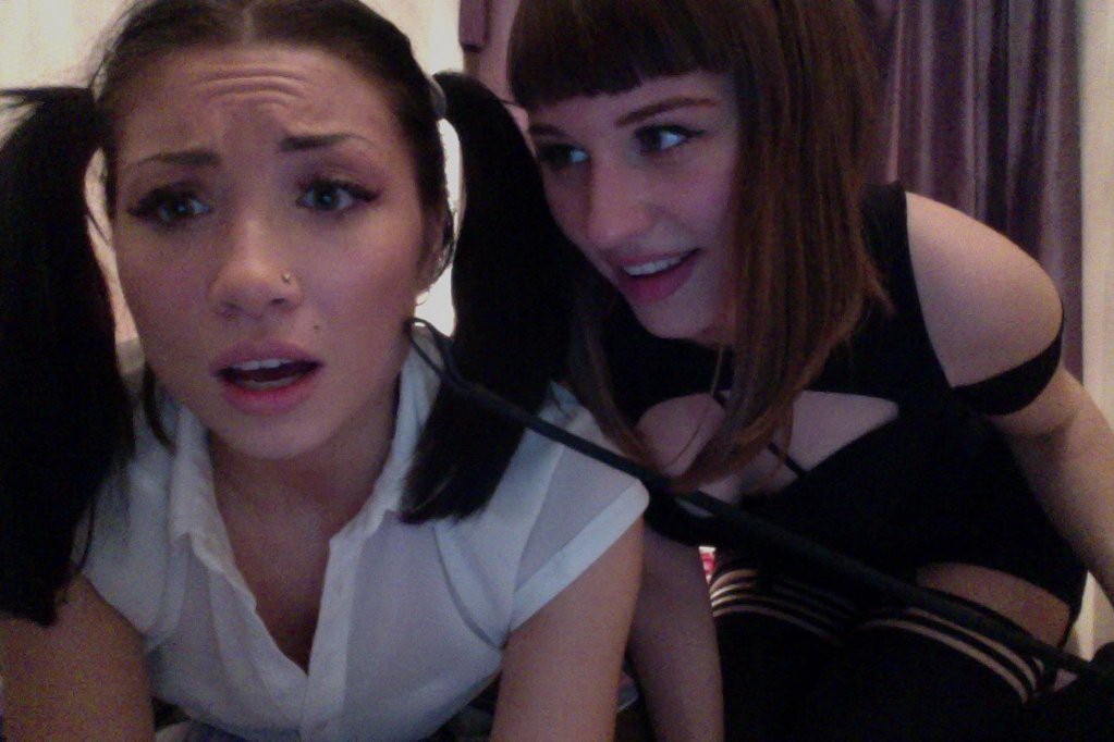 Awesome Bi Girls Selfies With Friends And Solo