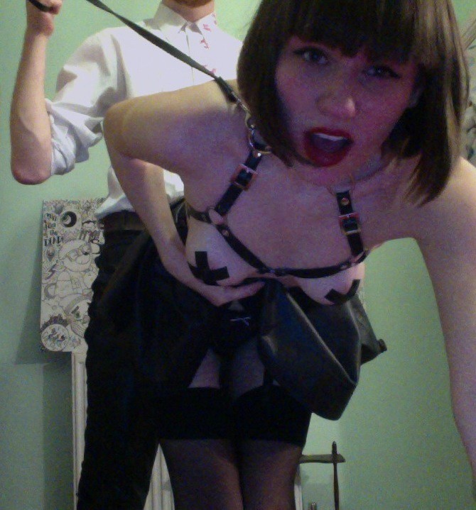 Awesome Bi Girls Selfies With Friends And Solo