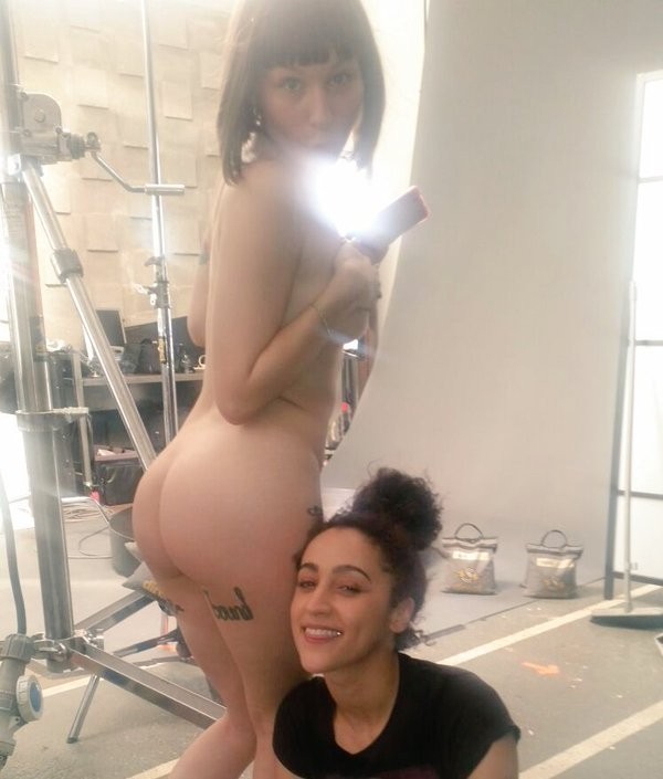 Awesome Bi Girls Selfies With Friends And Solo