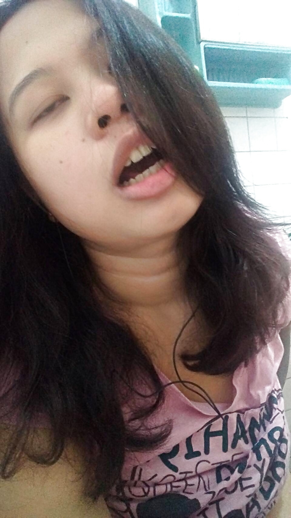 Thick Asian Spreads In Her Heels And Stockings