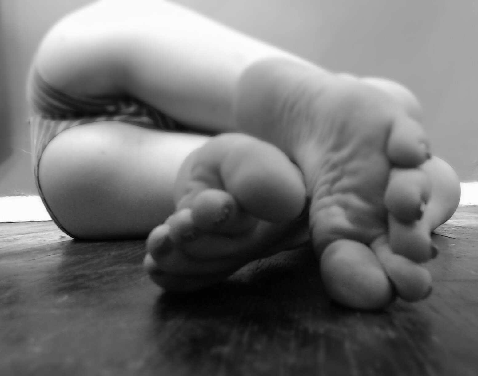 Nice Submissive Girl Shows Her Ass and Feet