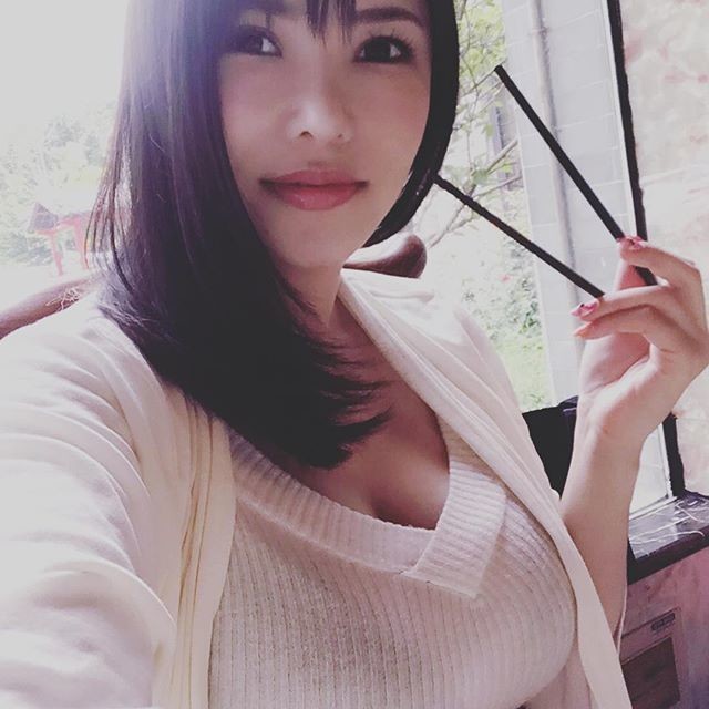 ANRI OKITA Big tits Asian Cleavage Goddess
