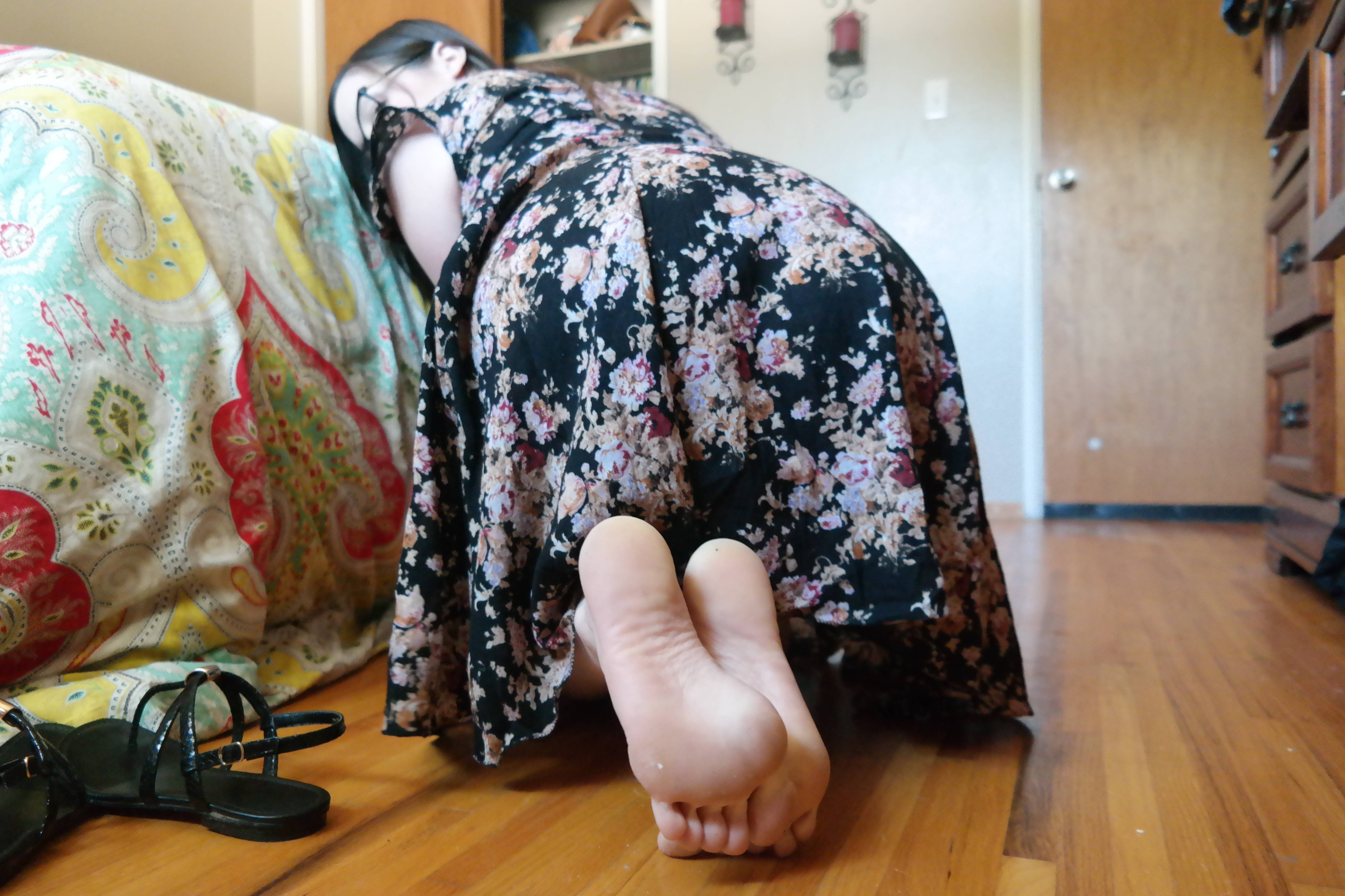 Fuck My Ass and Feet Brunette Hottie