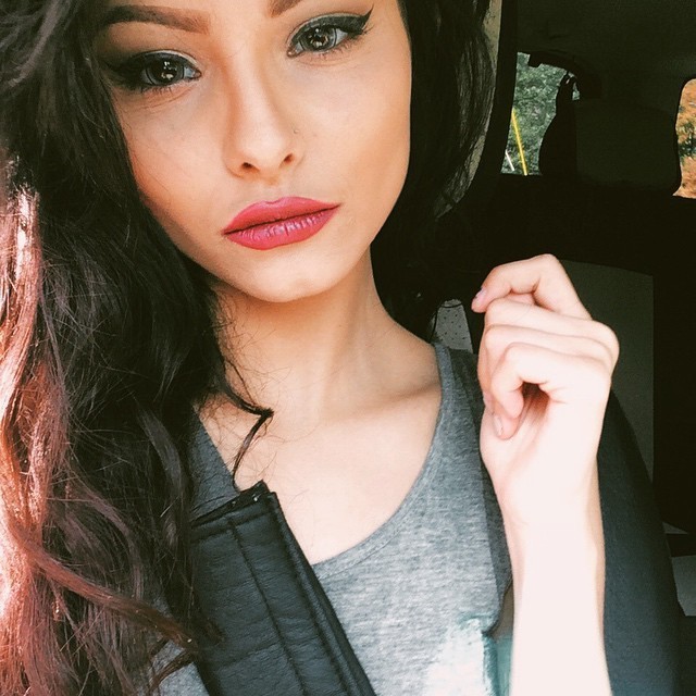 Sexy Brunette Fuckdoll