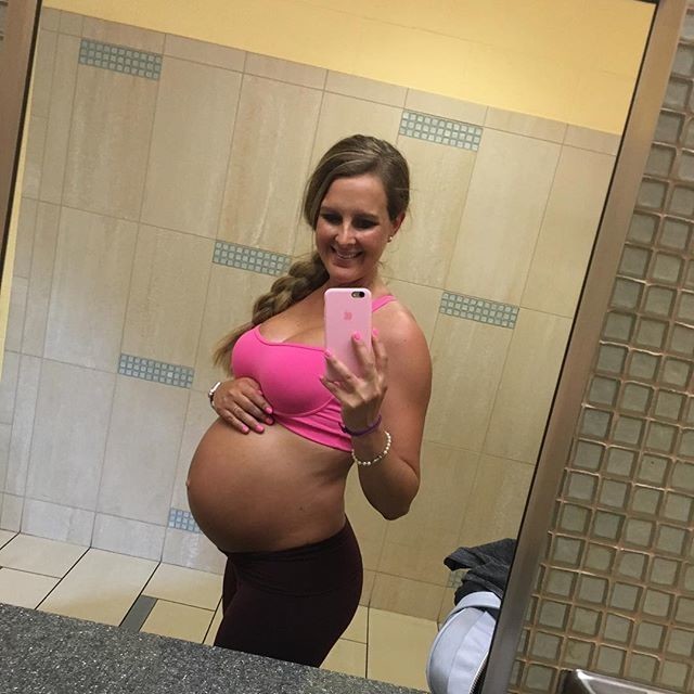 Fit Preggo MILF Kayleigh