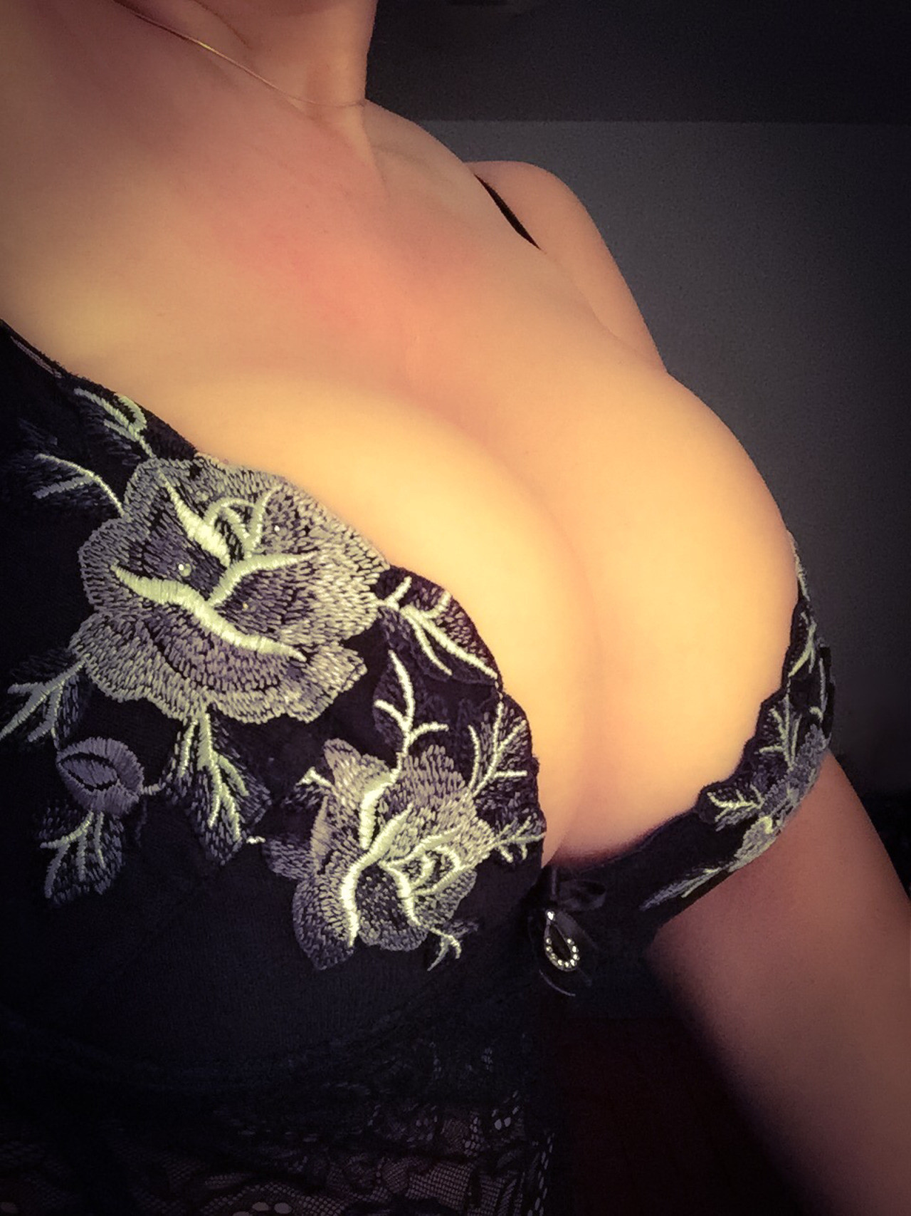 Colette French Huge Breasts MILF