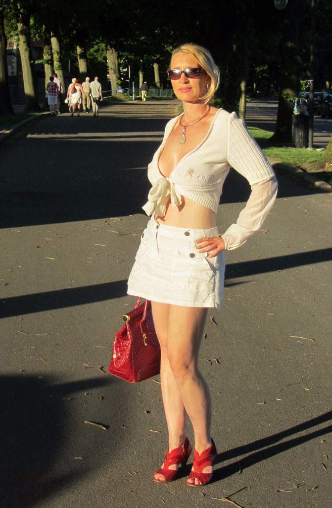 Exhibitionist Blonde Sexy Mature Wow