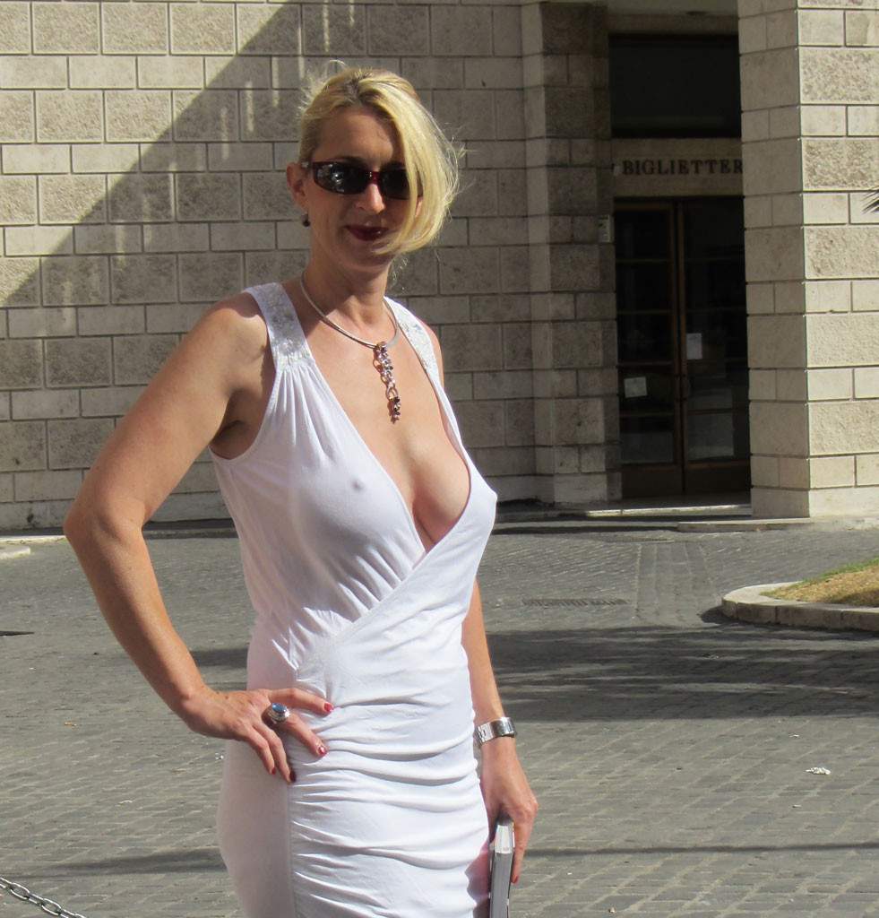 Exhibitionist Blonde Sexy Mature Wow