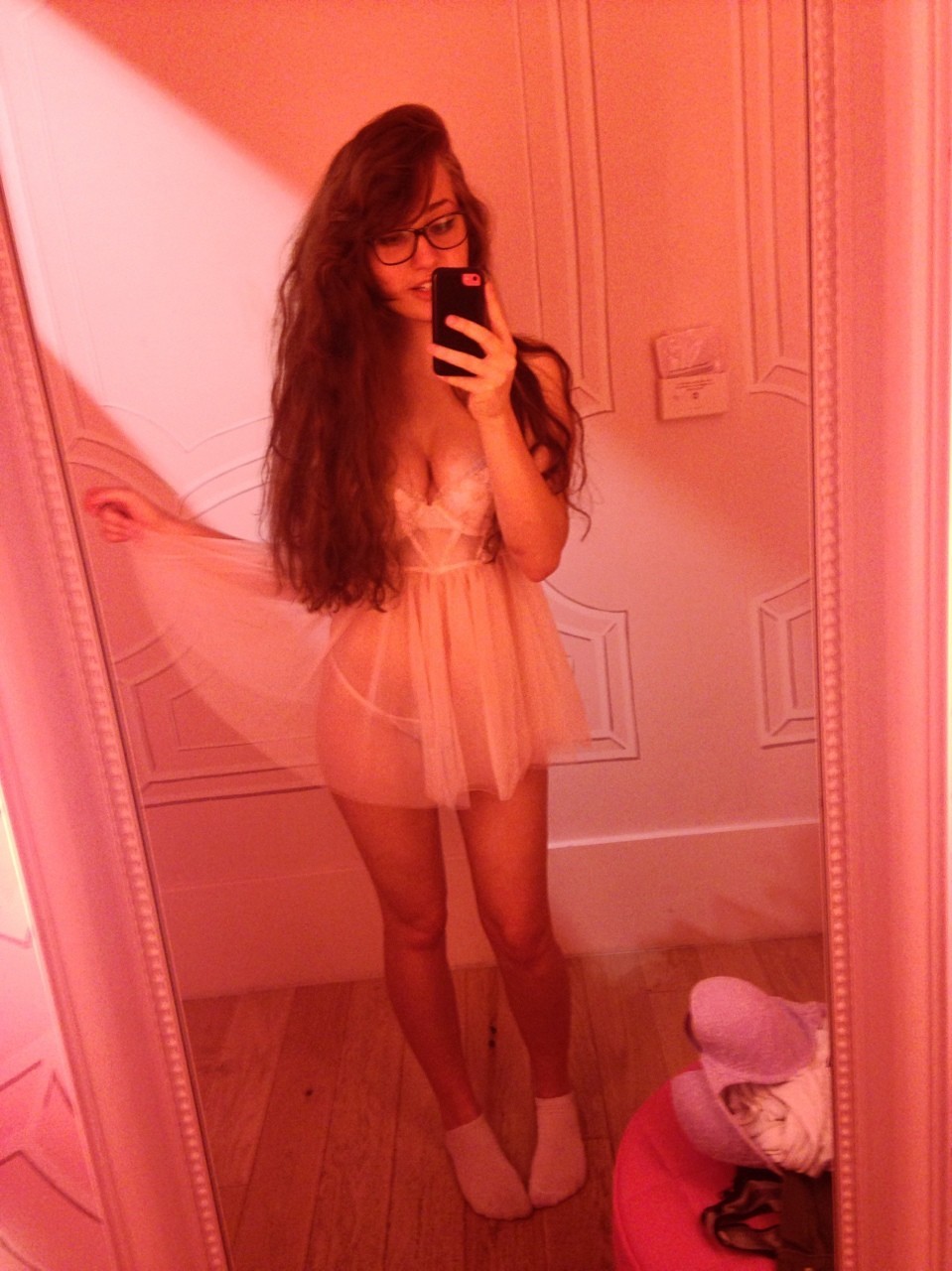 SqueezySyd Busty Selfie Beauty