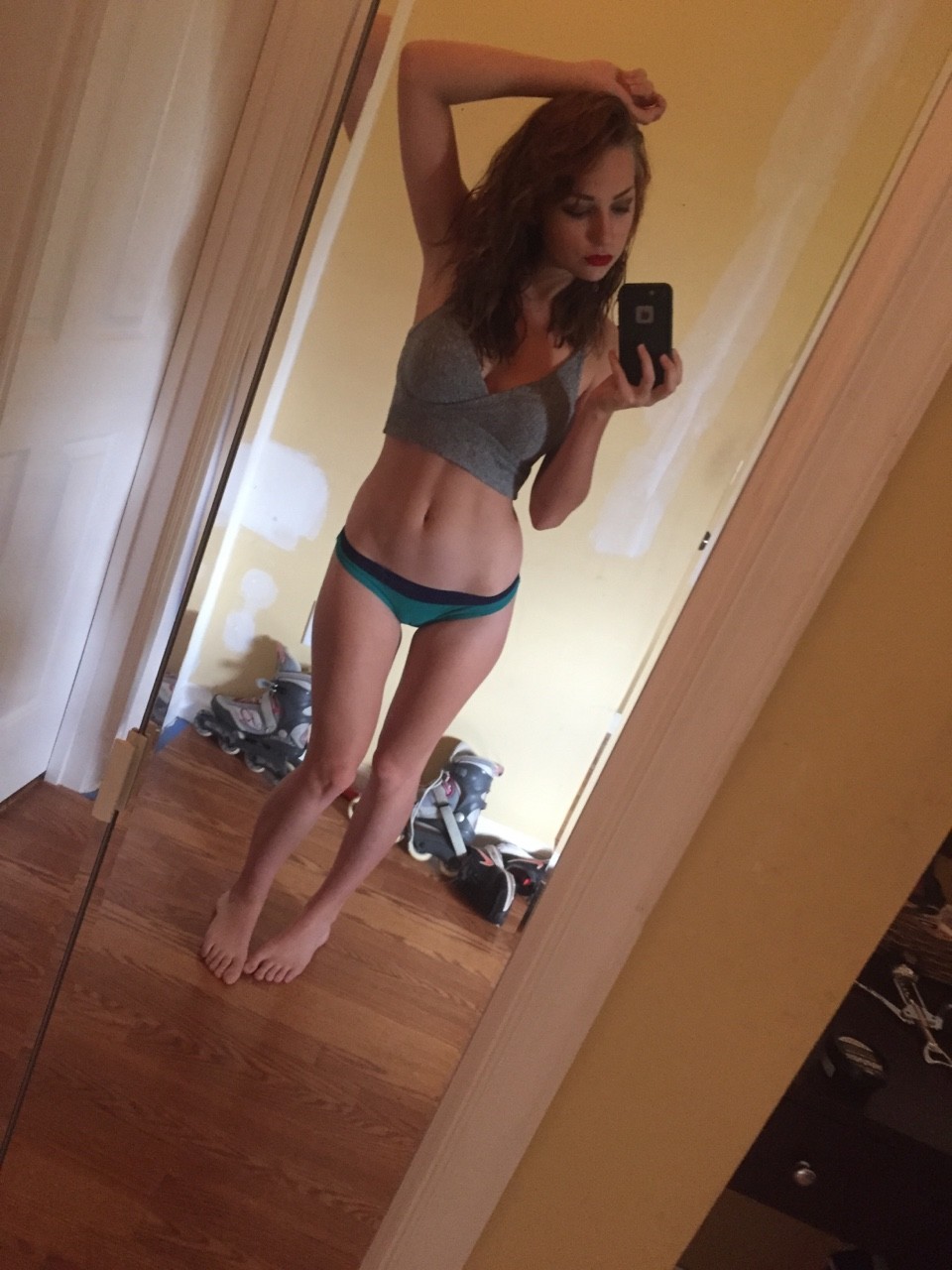 SqueezySyd Busty Selfie Beauty