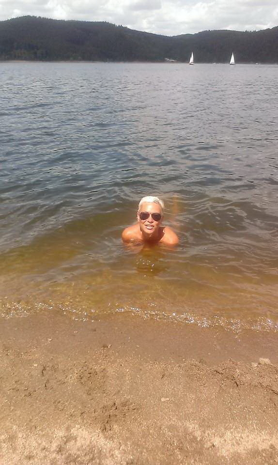 Short Hair Blonde MILF Selfies