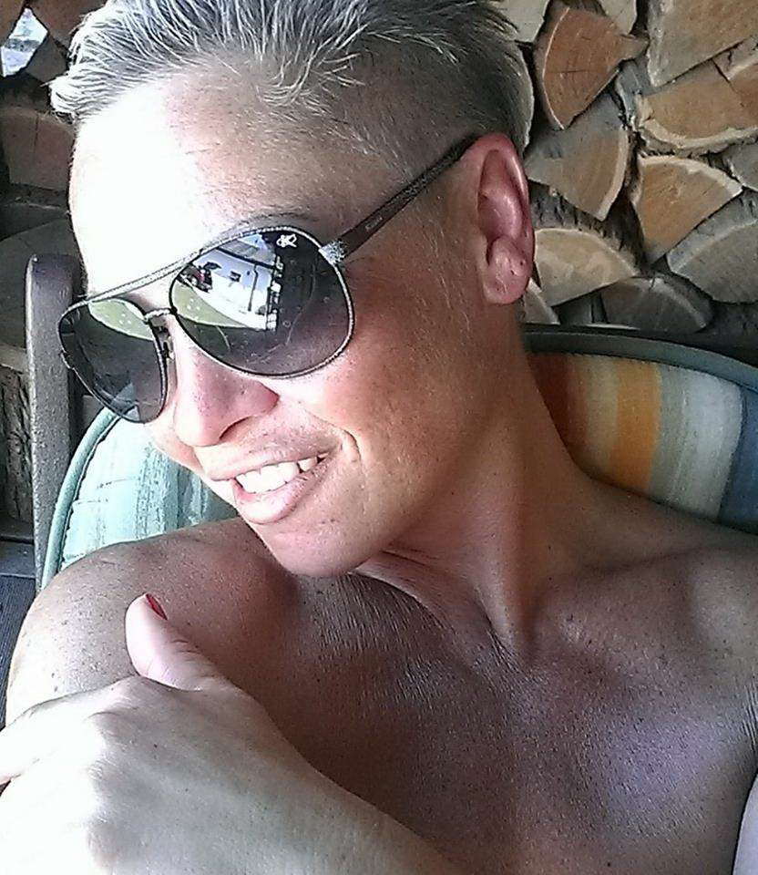 Short Hair Blonde MILF Selfies