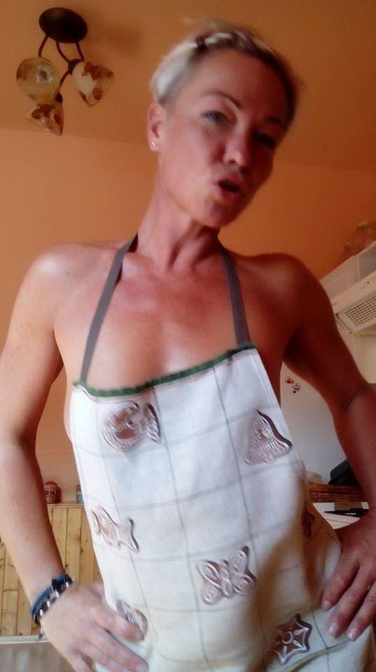 Short Hair Blonde MILF Selfies