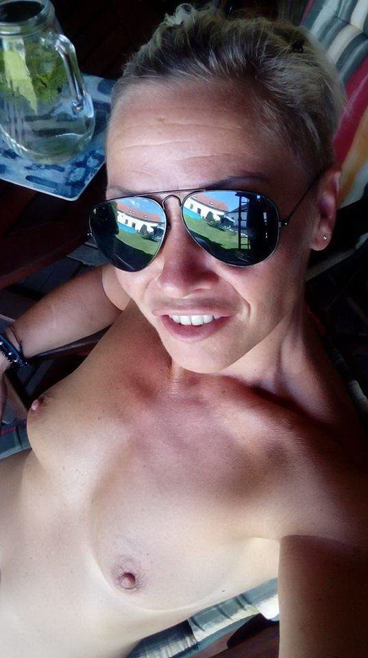 Short Hair Blonde MILF Selfies