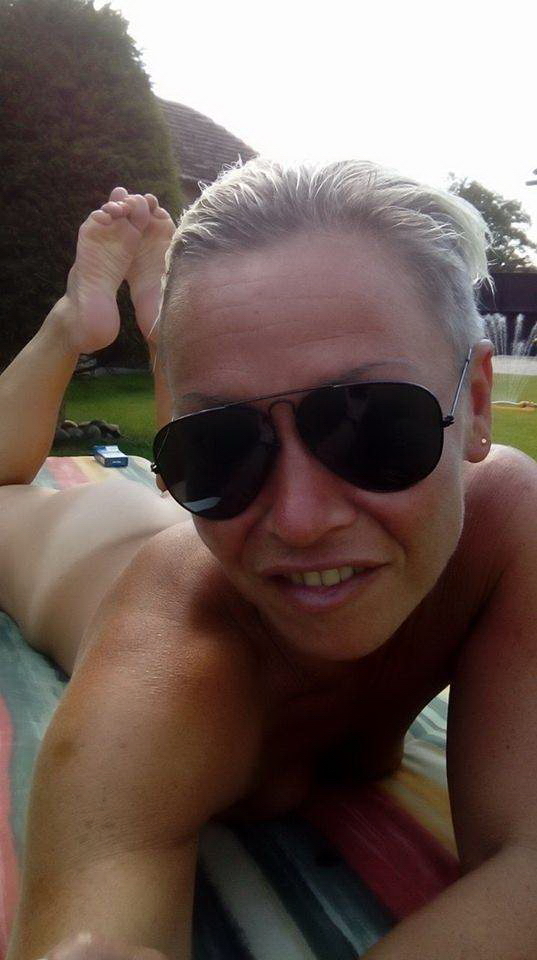 Short Hair Blonde MILF Selfies