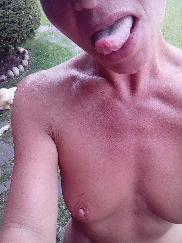 Short Hair Blonde MILF Selfies