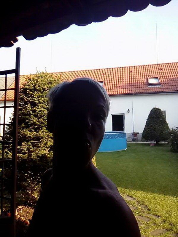 Short Hair Blonde MILF Selfies