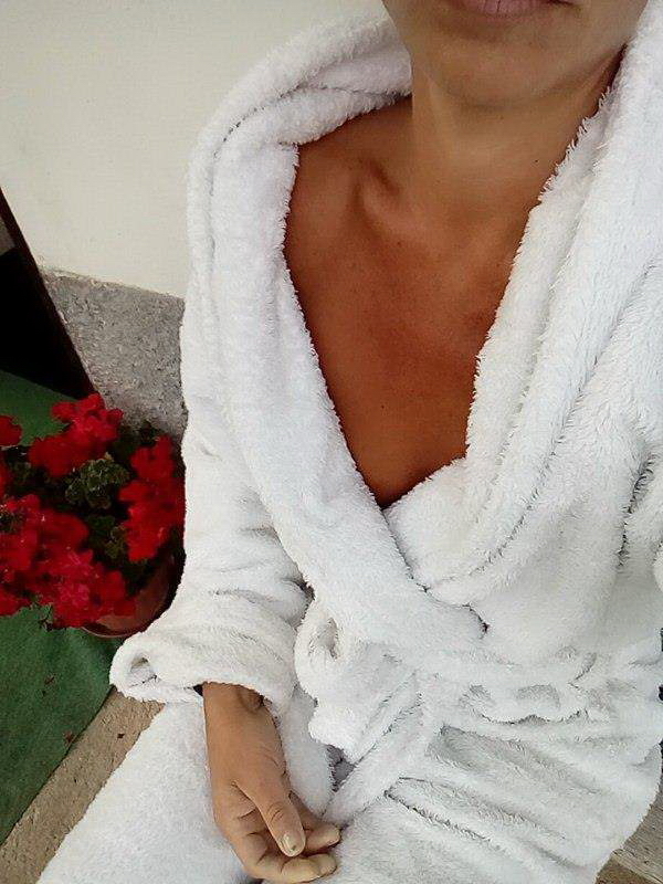 Short Hair Blonde MILF Selfies