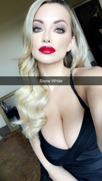 LINDSEY PELAS Big Tits Boobs Goddess