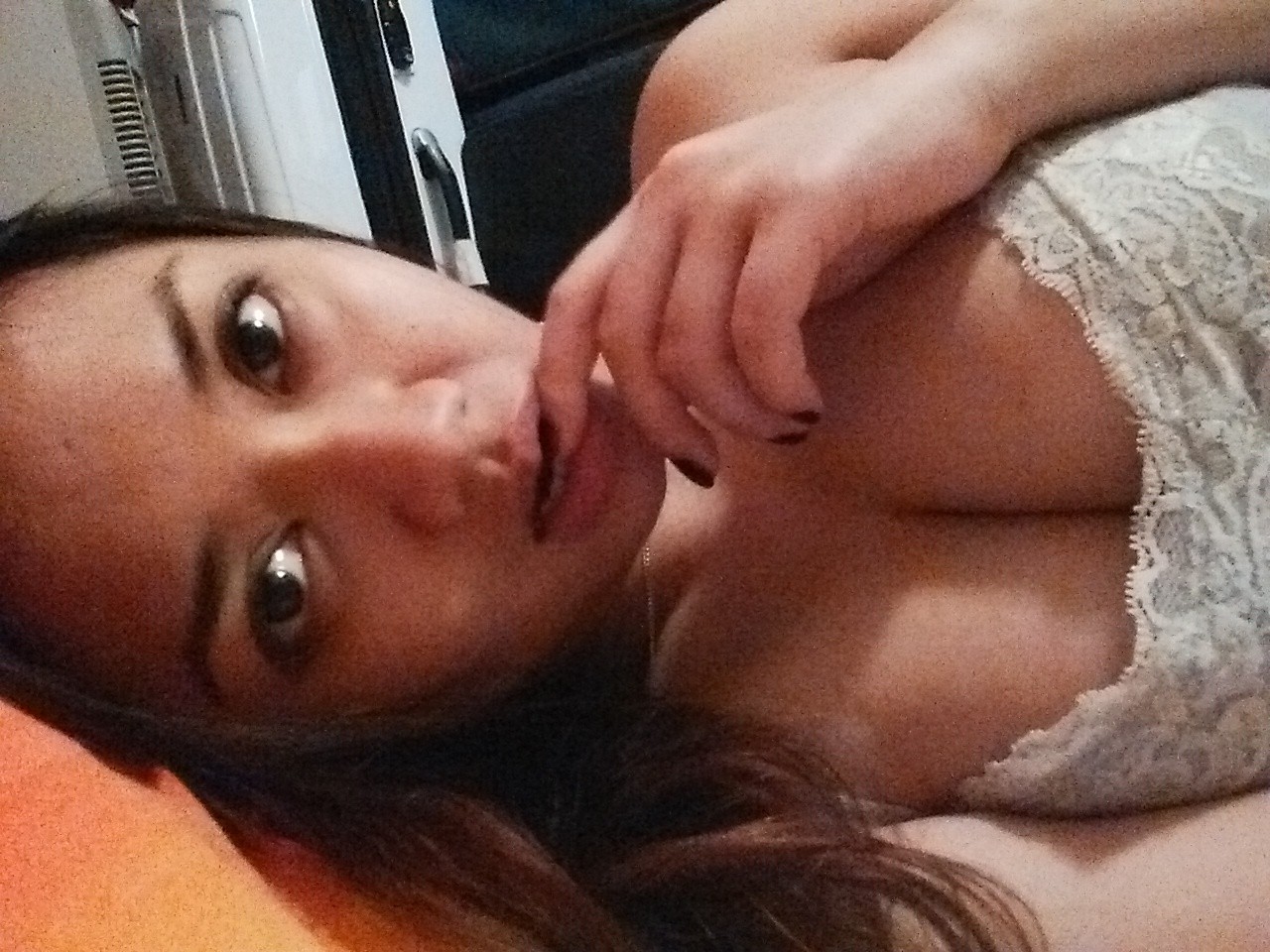 Hong Kong Selfie Curvy Girl Mendizabal