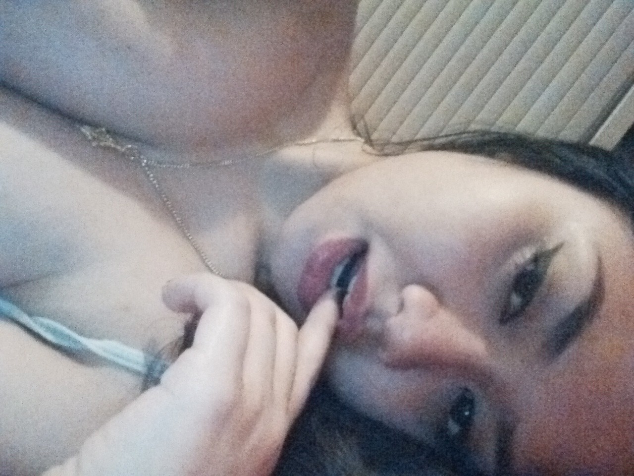 Hong Kong Selfie Curvy Girl Mendizabal