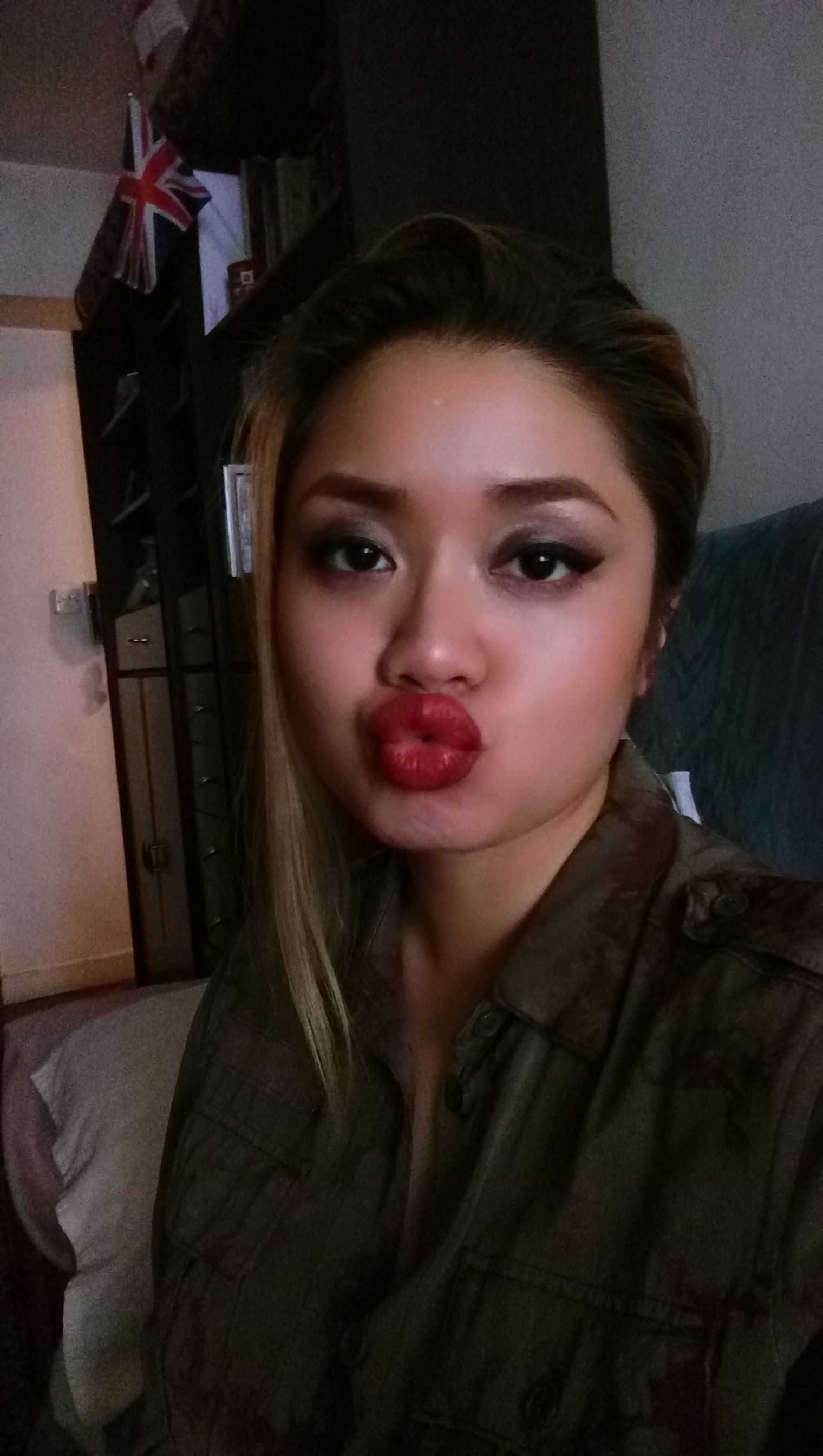 Hong Kong Selfie Curvy Girl Mendizabal