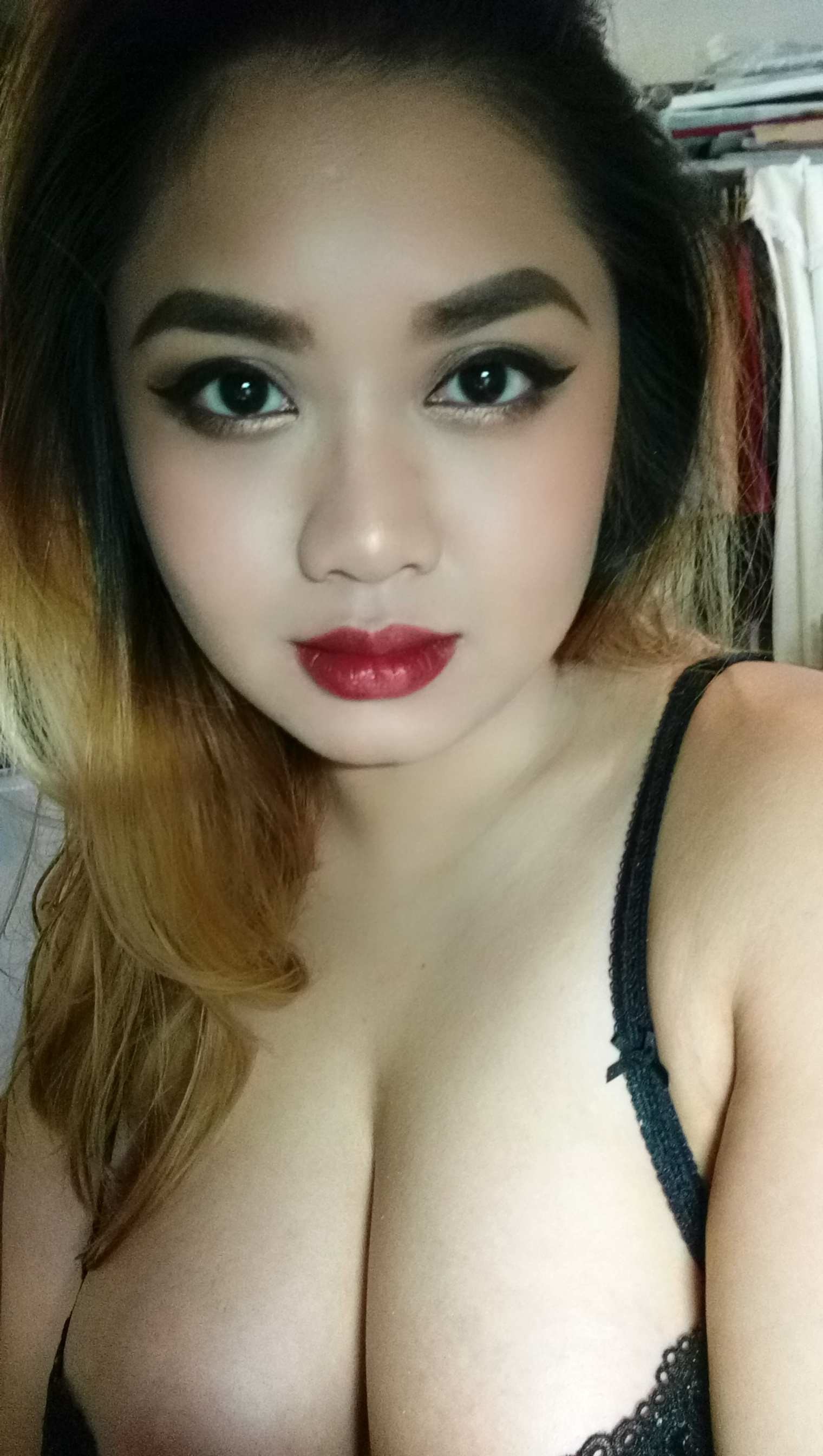 Hong Kong Selfie Curvy Girl Mendizabal