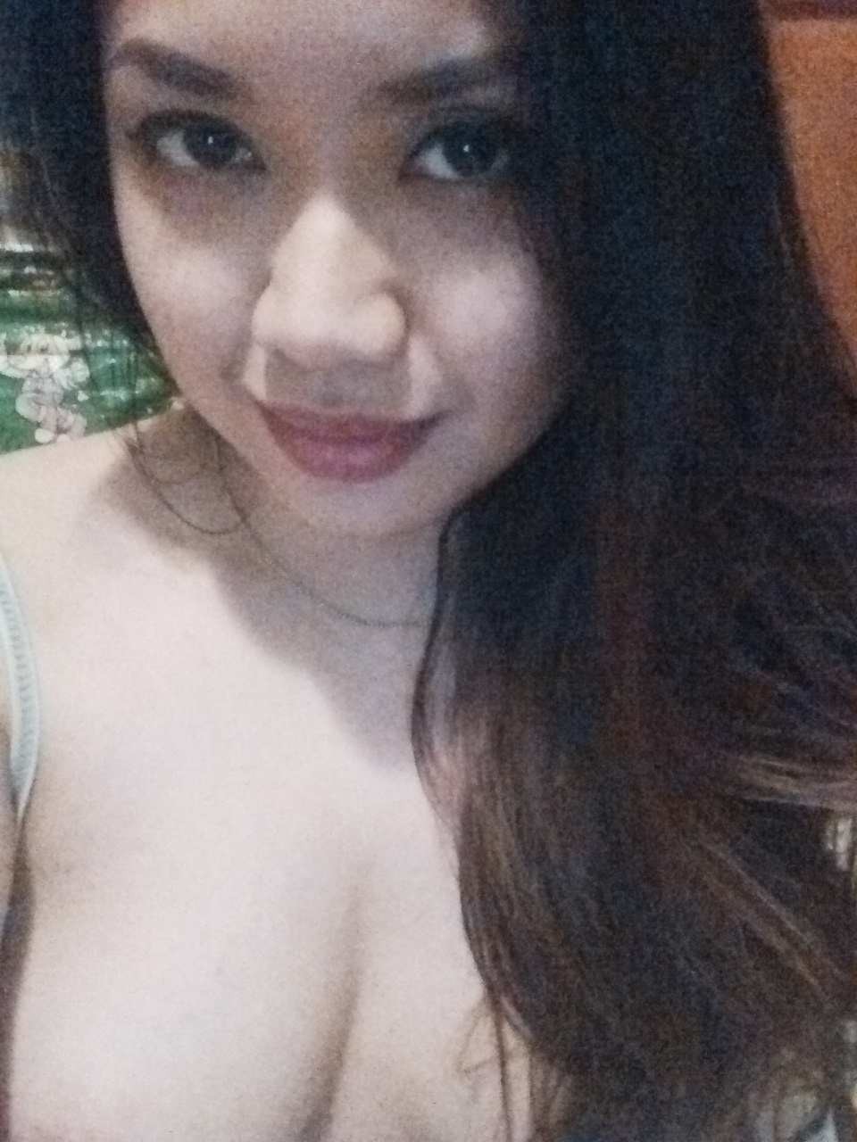 Hong Kong Selfie Curvy Girl Mendizabal